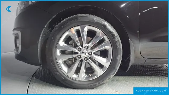 KIA CARNIVAL 9-SEATER NOBLESSE SPECIAL