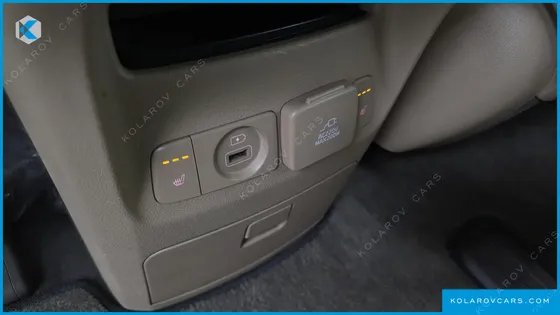 KIA CARNIVAL 9-SEATER PRESTIGE