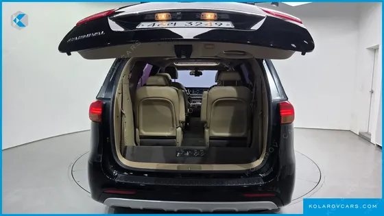 KIA CARNIVAL 9-SEATER PRESTIGE