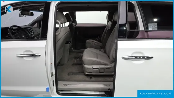 KIA CARNIVAL GASOLINE 7-SEATER LIMOUSINE