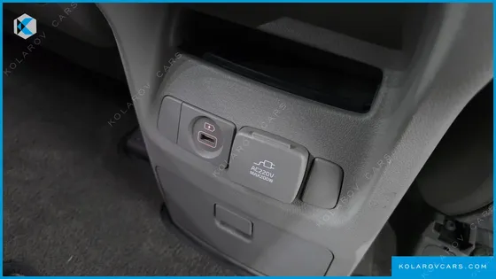 KIA CARNIVAL GASOLINE 7-SEATER LIMOUSINE