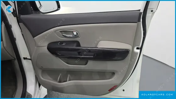 KIA CARNIVAL GASOLINE 7-SEATER LIMOUSINE