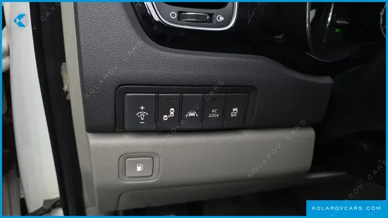 KIA CARNIVAL GASOLINE 7-SEATER LIMOUSINE