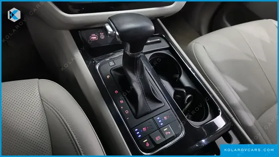 KIA CARNIVAL 11-SEATER NOBLESSE
