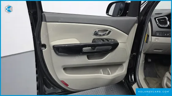 KIA CARNIVAL 11-SEATER NOBLESSE