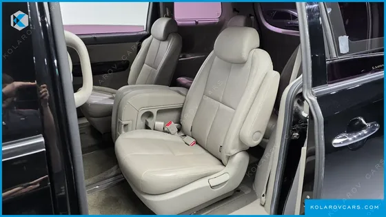 KIA CARNIVAL 11-SEATER NOBLESSE