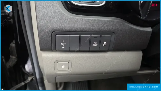 KIA CARNIVAL 11-SEATER NOBLESSE