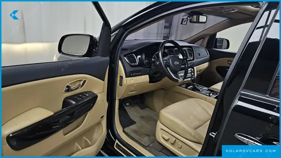 KIA CARNIVAL 7-SEATER LIMOUSINE
