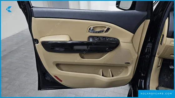 KIA CARNIVAL 7-SEATER LIMOUSINE