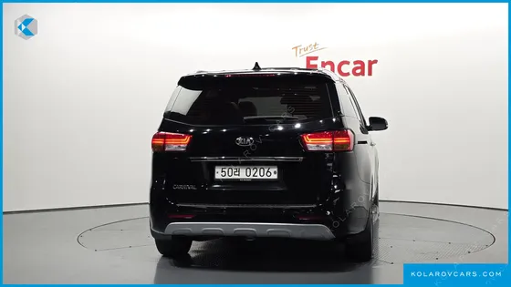 KIA CARNIVAL 9-SEATER NOBLESSE