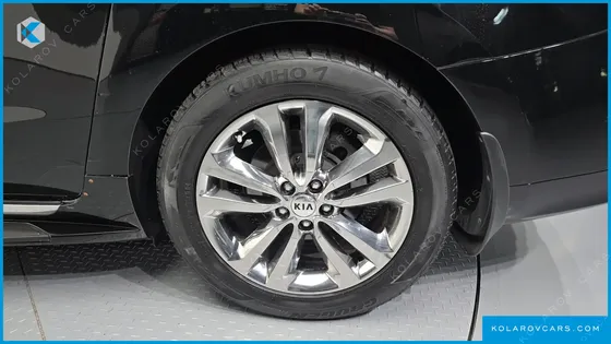 KIA CARNIVAL 9-SEATER NOBLESSE
