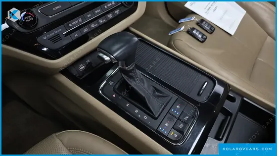 KIA CARNIVAL 9-SEATER NOBLESSE