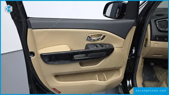 KIA CARNIVAL 9-SEATER NOBLESSE