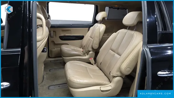 KIA CARNIVAL 9-SEATER NOBLESSE