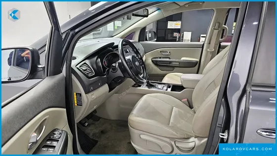 KIA CARNIVAL 9-SEATER LUXURY