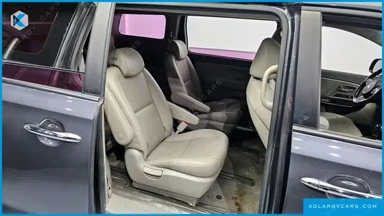 KIA CARNIVAL 9-SEATER LUXURY