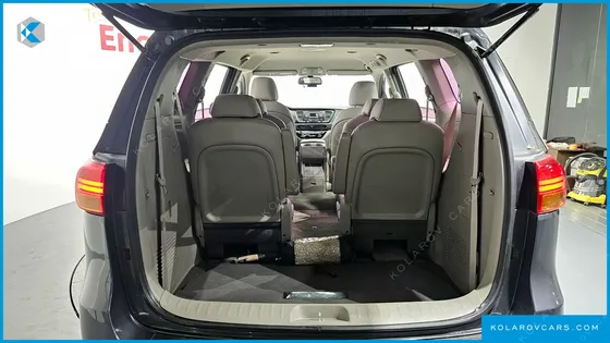 KIA CARNIVAL 9-SEATER LUXURY