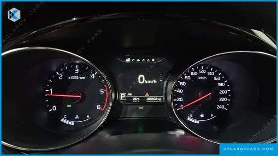 KIA CARNIVAL 9-SEATER NOBLESSE