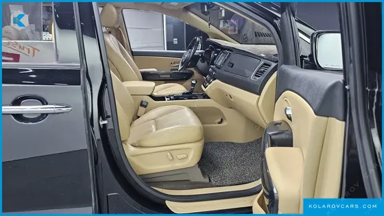KIA CARNIVAL 9-SEATER NOBLESSE