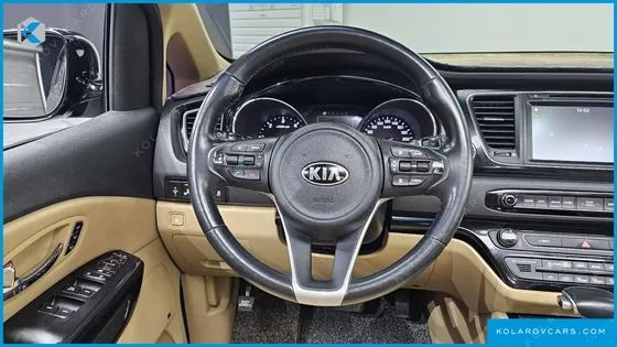 KIA CARNIVAL 9-SEATER NOBLESSE