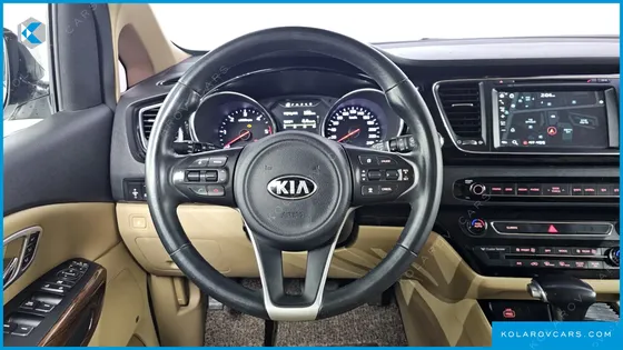 KIA CARNIVAL 9-SEATER HI-LIMOUSINE