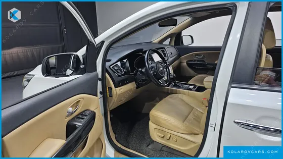 KIA CARNIVAL 9-SEATER PRESTIGE