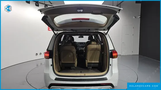KIA CARNIVAL 9-SEATER PRESTIGE
