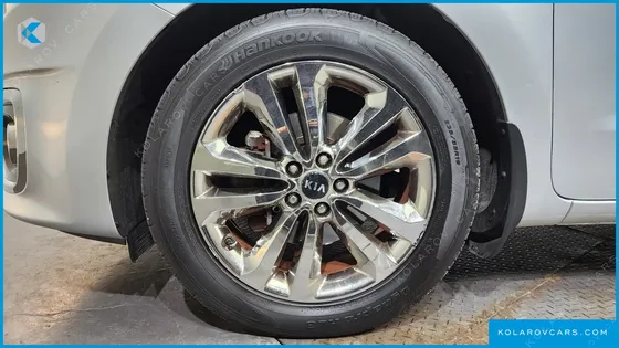 KIA CARNIVAL 9-SEATER PRESTIGE