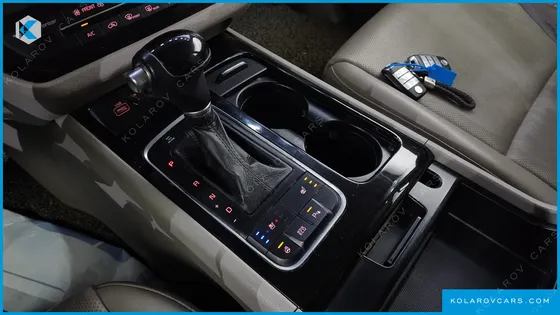 KIA CARNIVAL 9-SEATER PRESTIGE
