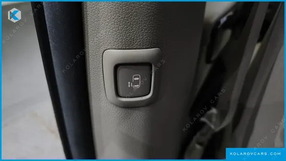 KIA CARNIVAL 9-SEATER PRESTIGE