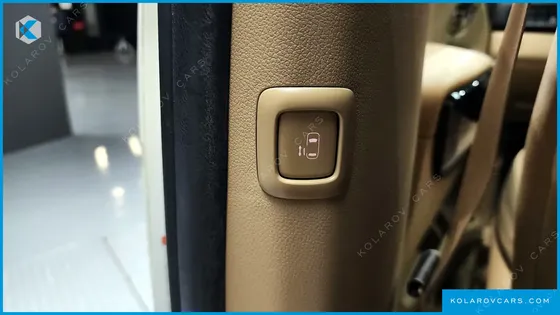 KIA CARNIVAL 7-SEATER LIMOUSINE