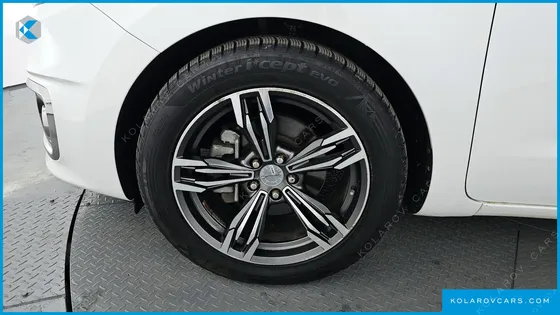 KIA CARNIVAL 7-SEATER LIMOUSINE