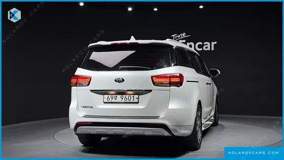 KIA CARNIVAL 9-SEATER PRESTIGE