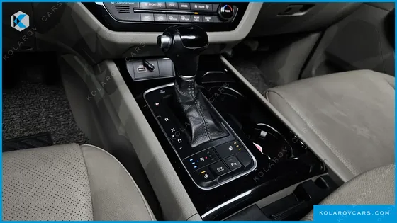KIA CARNIVAL 9-SEATER PRESTIGE