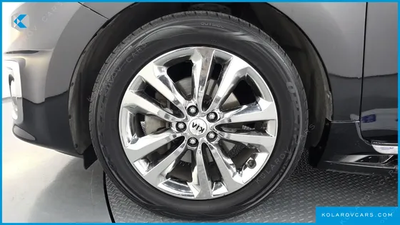 KIA CARNIVAL 9-SEATER NOBLESSE