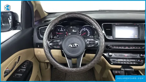 KIA CARNIVAL 9-SEATER NOBLESSE