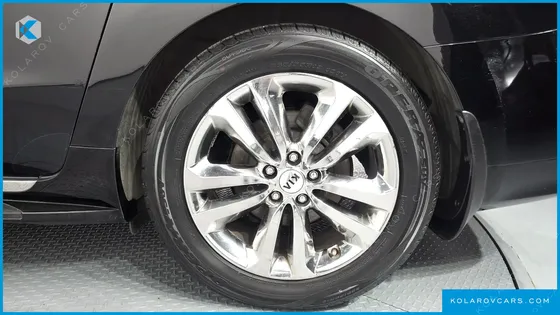 KIA CARNIVAL 9-SEATER NOBLESSE