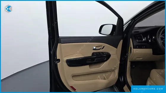 KIA CARNIVAL 9-SEATER NOBLESSE