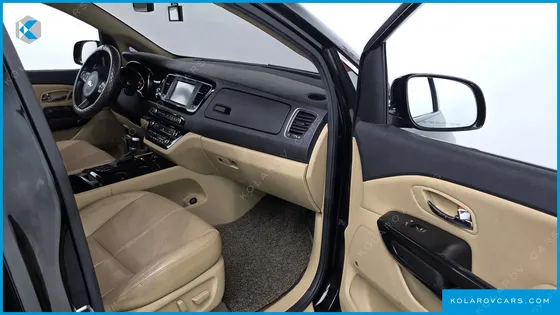 KIA CARNIVAL 9-SEATER NOBLESSE