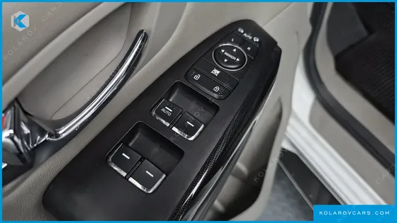 KIA CARNIVAL 9-SEATER PRESTIGE