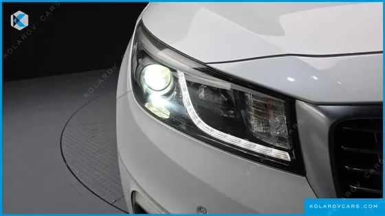 KIA CARNIVAL 9-SEATER PRESTIGE