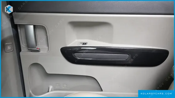 KIA CARNIVAL 9-SEATER PRESTIGE