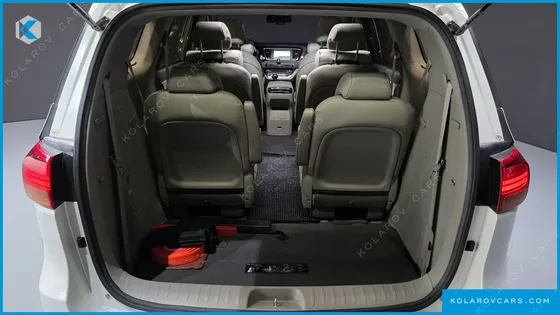 KIA CARNIVAL 9-SEATER PRESTIGE