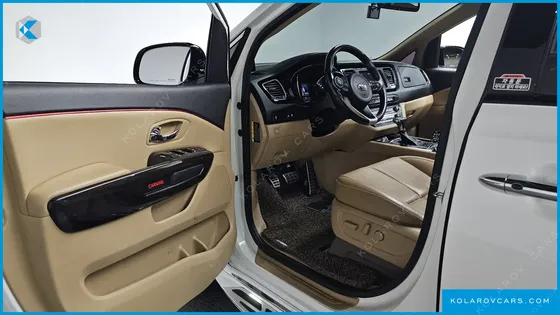 KIA CARNIVAL 7-SEATER LIMOUSINE