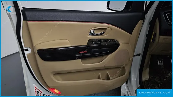 KIA CARNIVAL 7-SEATER LIMOUSINE