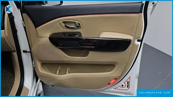 KIA CARNIVAL 7-SEATER LIMOUSINE