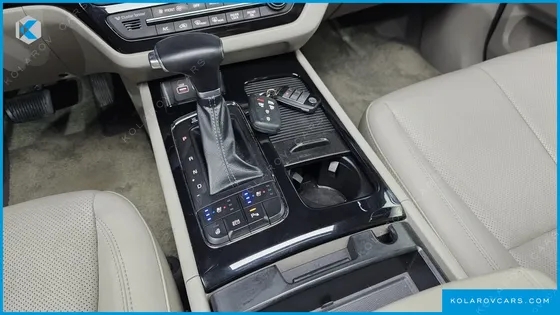 KIA CARNIVAL 7-SEATER LIMOUSINE