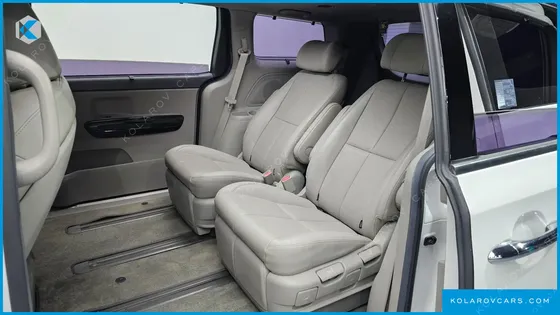 KIA CARNIVAL 7-SEATER LIMOUSINE