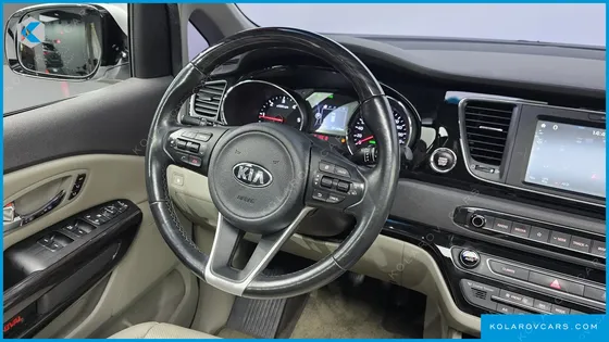 KIA CARNIVAL 7-SEATER LIMOUSINE