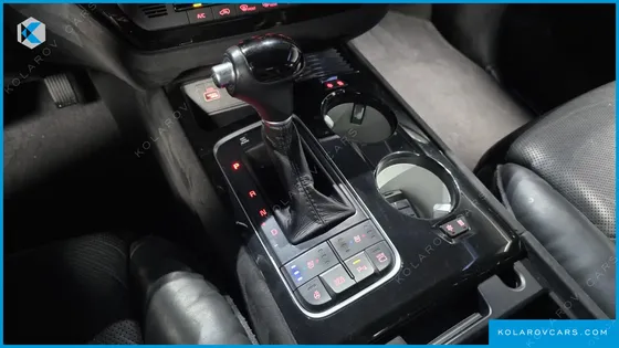 KIA CARNIVAL 9-SEATER HI-LIMOUSINE